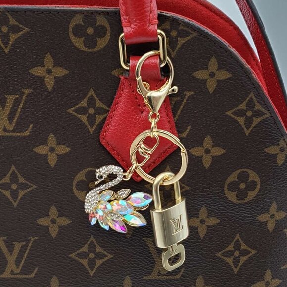 100% Auth Louis Vuitton Lock & Key with unbranded Bagcharm, Keycharm, Keychain - Picture 2 of 7